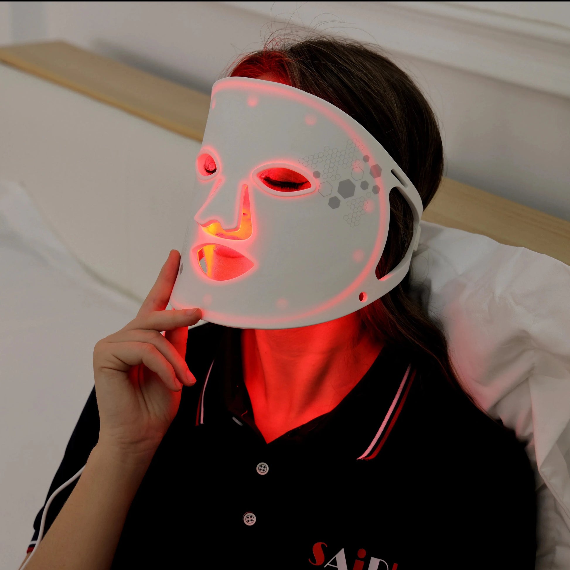 Model using the LED Light Therapy Mask